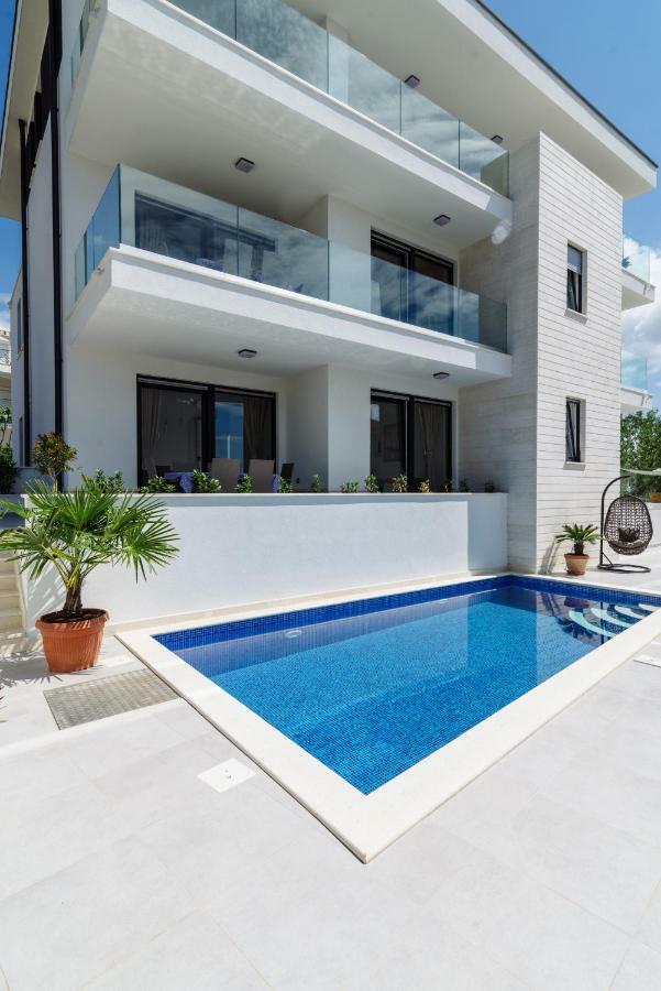 Dalmatia Apartman *