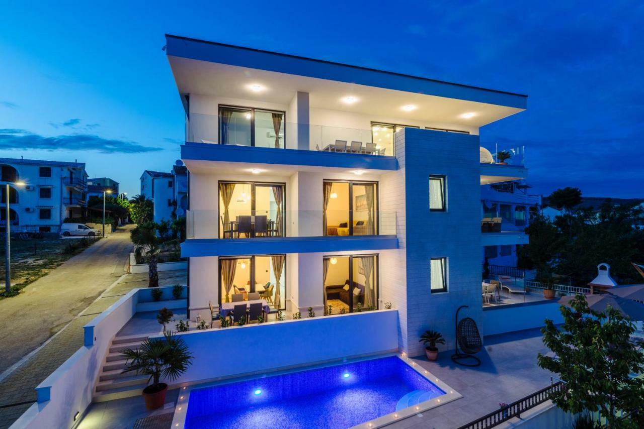 Dalmatia Apartman *