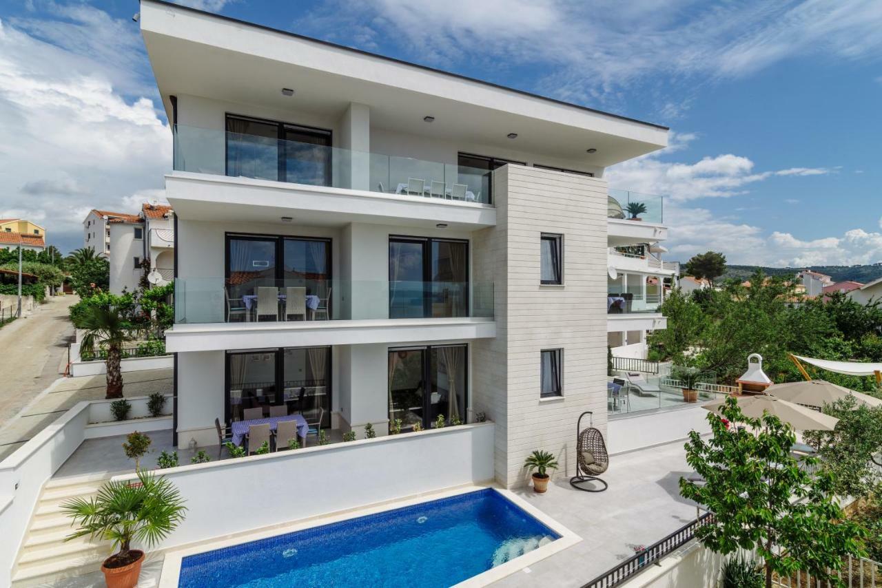 Dalmatia Apartman *